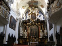 interiér kostela - hlavní oltář