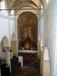 hlavní oltář kostela Panny Marie
