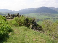 výhled do okolí z hradu Ostrý
