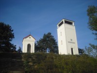 Kaplička sv. Urbana a rozhledna Dalibor u obce Zaječí