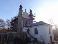Hřbitovní kostel Všech svatých s kostnicí v Sedlci u Kutné Hory