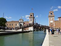 Benátky podvanácté (Arsenale, gondola, Bissone)