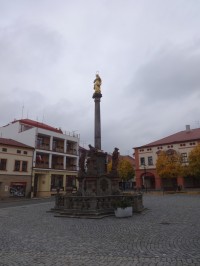 Dobruška – Mariánský sloup na náměstí F. L. Věka