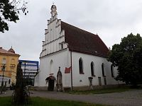 Svatý Jan Nepomucký u kostela sv. Jana Křtitele v Pardubicích