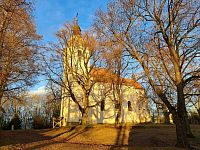 Obec Chotoviny a barokní sochy sv. Aloise a sv. Gotharda u kostela