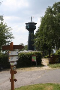 Hraniční rozhledna Grenzlandturm nad městečkem Neualbenreuth