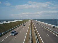 Hráz Afsluitdijk v Holandsku