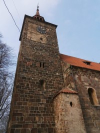 Městys Plaňany a kostel se šikmou věží
