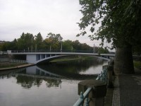 jeden z hradeckých mostů