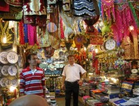 Tradiční zboží na Velkém bazaru.