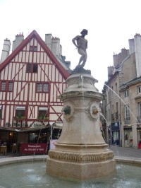 Dijon - Soví zastavení č. 6 - Place Francois Rude