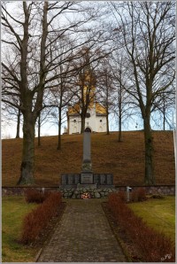 9-Velké Poříčí, kostel a pomník obětem války