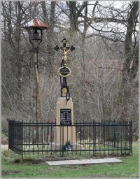 Horní Počátky - pomník se zvoničkou