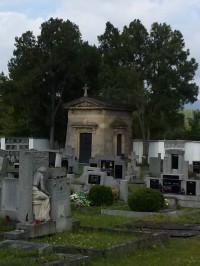 33.Stará rodinná hrobka