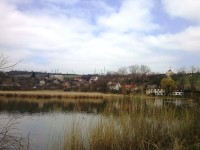 30.Pohled přes rybník na obec