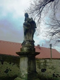4.Socha Panny Marie na hřbitově