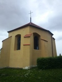 9.Opravená kaple sv. Anny, kdysi zde stával hřbitov