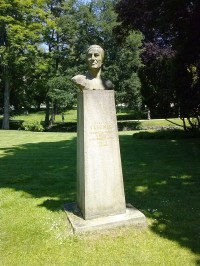 Busta Václava Skalníka - budovatele parků a Mariánských Lázní