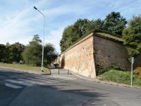 Připomíná mně to zdi pevnosti Terezína...
