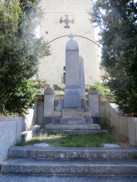 Pomník padlým v 1. svět.válce pod kostelem