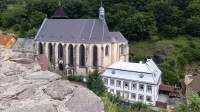 Kostel Nanebevzetí Panny Marie s barokní farou..
