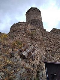 Věž z nádvoří hradu
