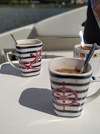 Siesta s kafíčkem na lodi u Střekova