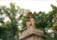 Další socha v parku
