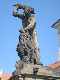 První socha zápasícího herkula