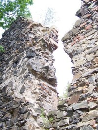 Různé záběry hradních zdí...