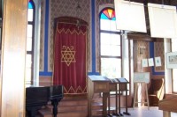 V synagoze