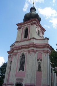 Pohled k věži kostela