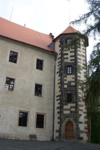 Na nádvoří Horního zámku-věž