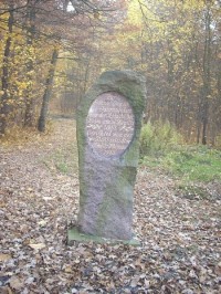 Památný Napoleonův kámen pod Doubravkou