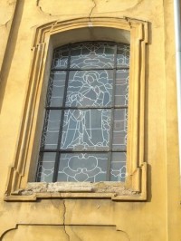8.Renovované vitrážové okno na kostele
