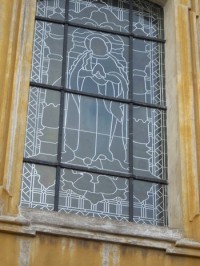 10.Jiné opravené vitrážové okno na kostele