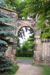 8.Vstupní portál ke klášteru