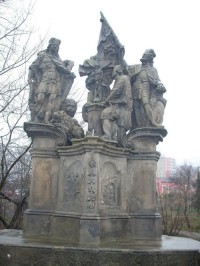 10.Sousoší sv.J.Nepomuckého, sv.Víta a sv.Václava na starém mostě