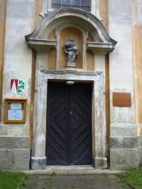 6.Vchodové dveře do kostela