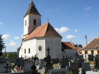 Chvalatický hřbitov s kostelíkem