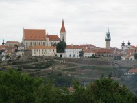 Bazilika panny Marie a svatého Václava z Louckým klášterem pohled od Kraví hory
