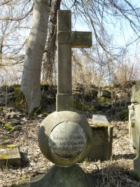 náhrobky ze zrušeného hřbitova