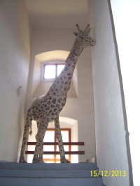 žirafa z papíru /výrobek dětí/