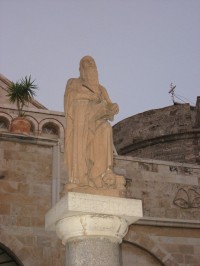soch sv. Jeronýma před kostelem