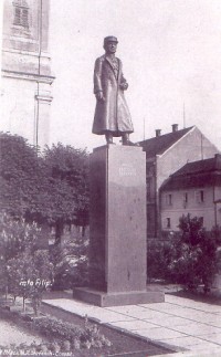 Původní Štefánikova socha