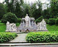 pomník V. Priessnitze ve Smetanových sadech