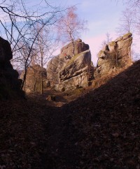 horolezecké skály pod hradem Lukov