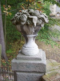 dekorativní váza před vstupem do brtnického zámku