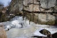 Detail na zamrzlé peřeje u památky Michovka