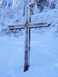 Kříž obětem Lysé hory